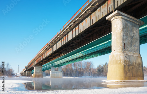 Fototapeta Naklejka Na Ścianę i Meble -  bridge over the river freezes in the cold day