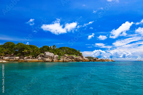 Tropical island at Seychelles © Nikolai Sorokin