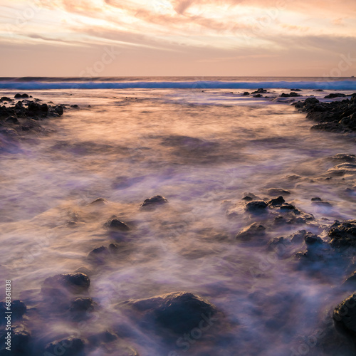 Abendd  mmerung an der K  ste von La Caleta auf Teneriffa