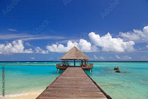 Fototapet Tropical hut on  deck at holiday resort