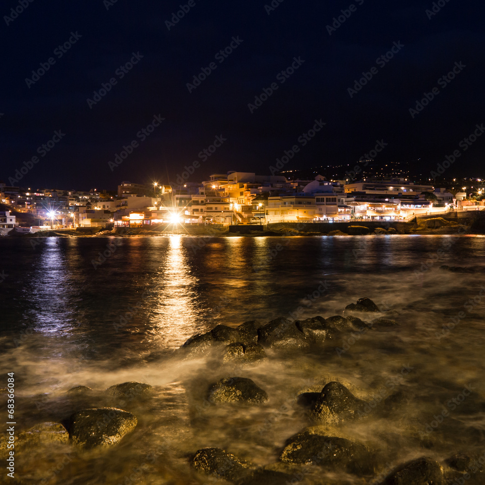 Abenddämmerung im Küstenort La Caleta auf Teneriffa