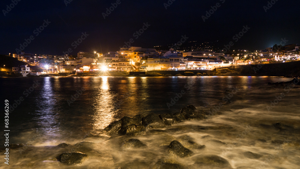 Abenddämmerung im Küstenort La Caleta auf Teneriffa Abenddämmerung im Küstenort La Caleta auf Teneriffa