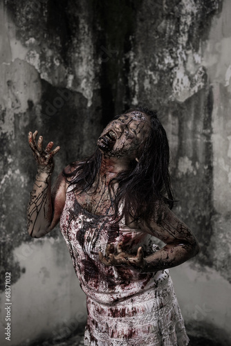 Fototapeta Naklejka Na Ścianę i Meble -  Zombie girl in haunted house