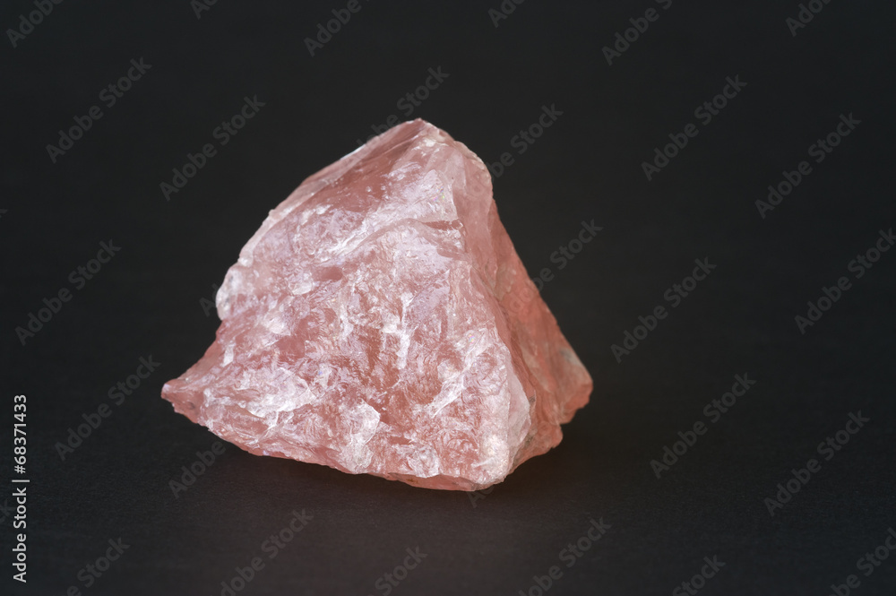Rose quartz. 6.5cm across.