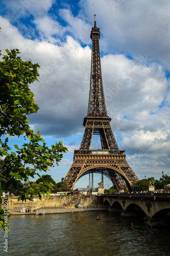 Eiffel Tower © robertobinetti70