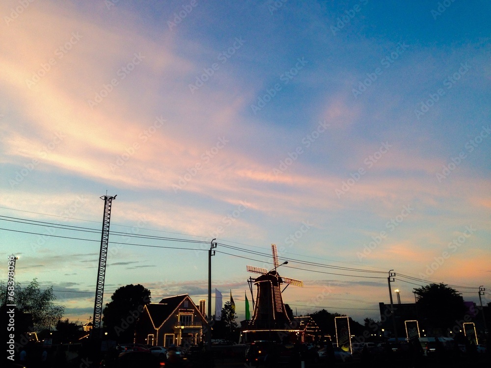 Obraz premium sunset street