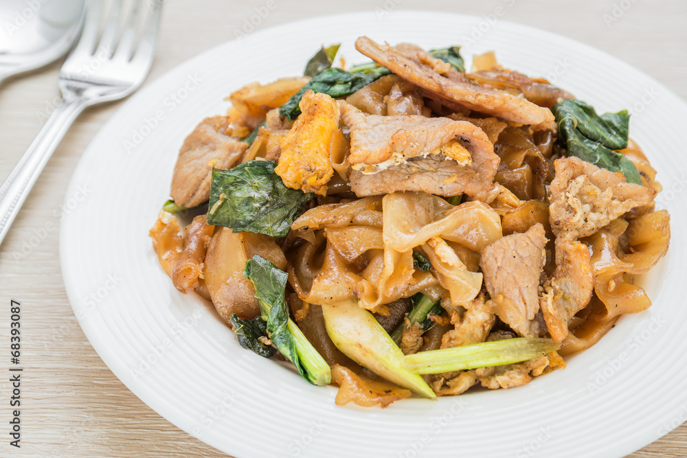 Stir fried rice noodle with pork (Pad See Eiw) Stir fried rice noodle with pork (Pad See Eiw)