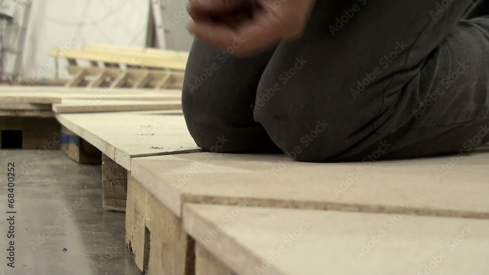 Twisting of tapping screws using a cordless screwdriver. Twisting of tapping screws using a cordless screwdriver.