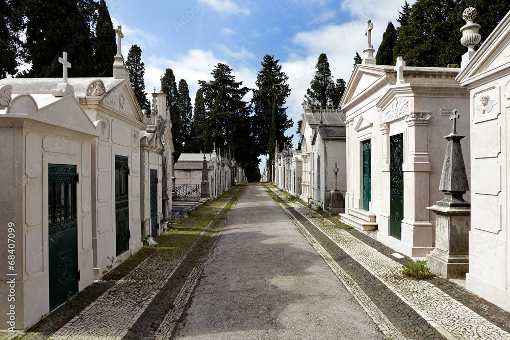 Cemetery street