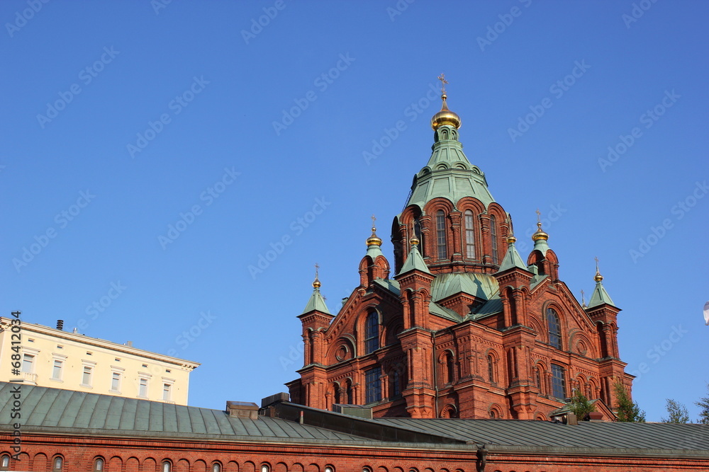 Die Uspenski-Kathedrale auf einem Hügel in Helsinki