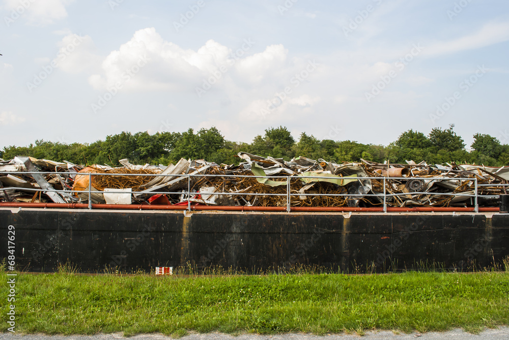 Naklejka premium Riverboat carrying cargo - scrap