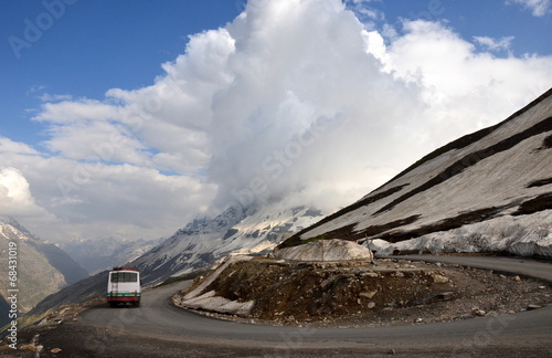 Wallpaper Mural ヒマラヤの道 Torontodigital.ca