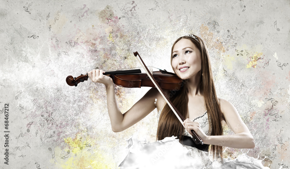 Woman violinist