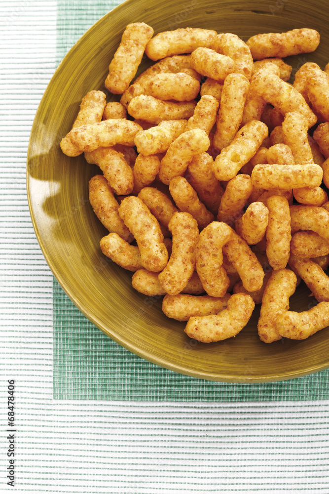 Erdnussflips in Teller