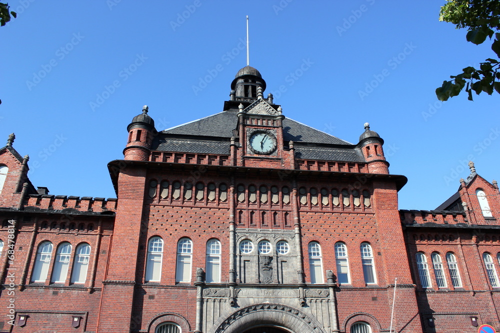Fototapeta premium Ein historisches Gebäude im Hafen von Helsinki (Finnland)