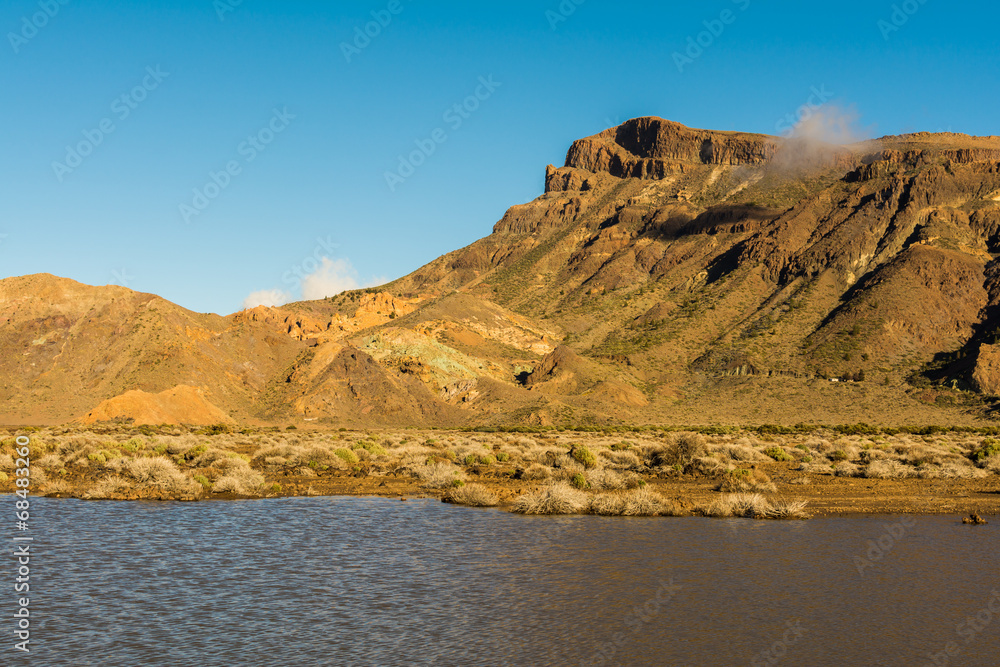 Wasser in der Ucanca-Ebene um Vulkan Teide auf Teneriffa