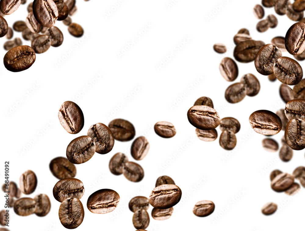 Fototapeta premium chicchi di caffe' su fondo isolato