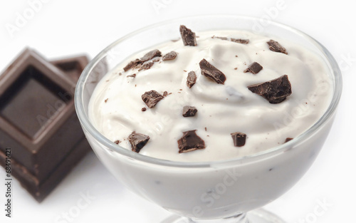 Stracciatella yogurt with chocolate shavings
