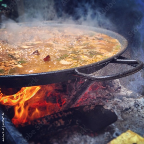 paella valenciana cocinada a leña photo