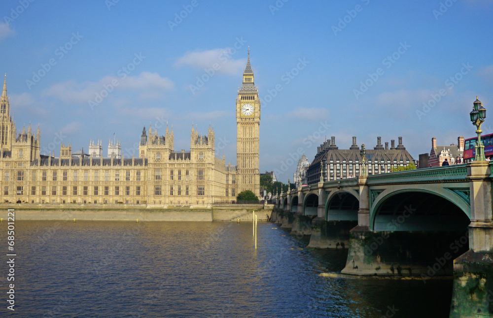 Naklejka premium view across the river thames to big ben