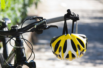 Leinwandbilder Fahrrad Fahrradhelm Nahaufnahme im Freien  © carballo