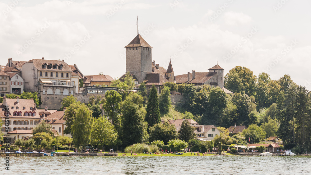 Obraz premium Murten, Altstadt, Seeufer, historisches Schloss, Schweiz