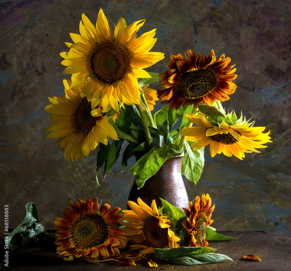 Obraz premium Beautiful sunflowers in a vase