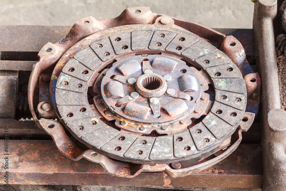 Clutch disc of engine.