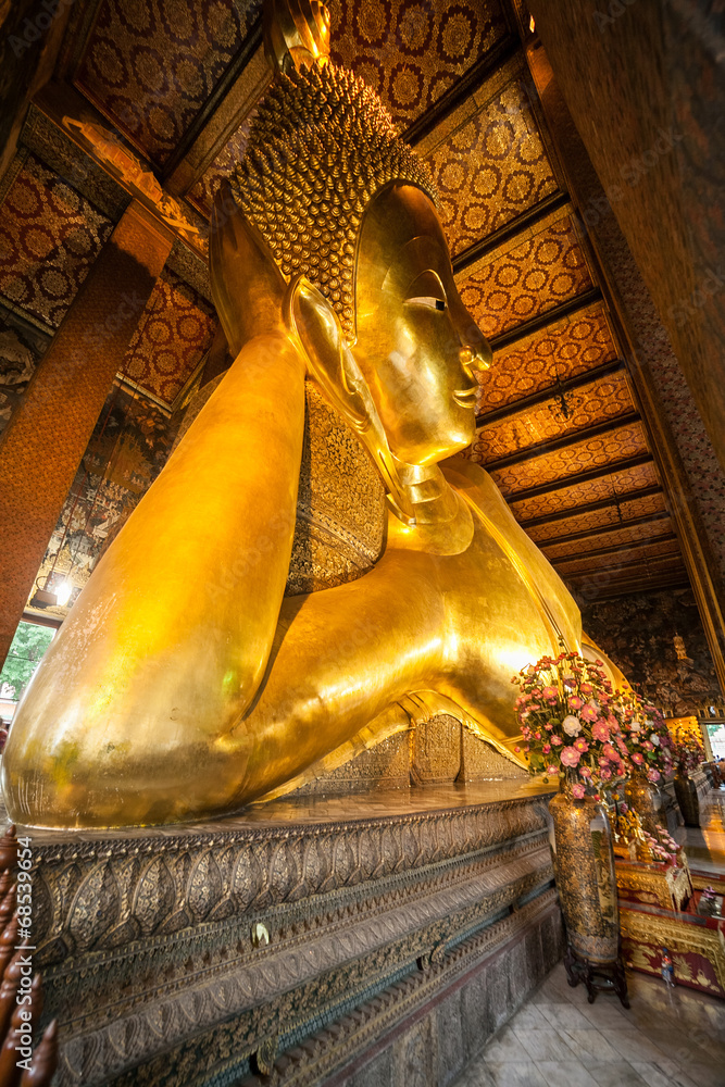 Big golden Reclining Buddha