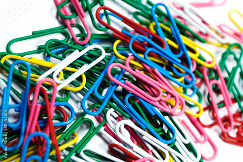 Colorful paper clips horizontal.