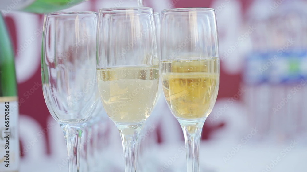 Bottling champagnes Bottling champagnes
