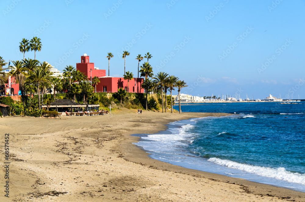 Obraz premium Strand und Castillo Bil Bil in Benalmadena Spanien