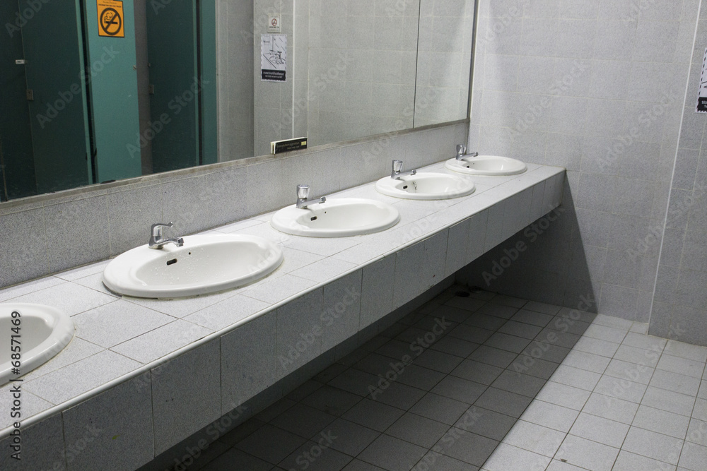 Fototapeta premium washbasin in the toilet