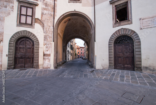 Torre del Conte Ugolino, porte e arco volta, Pisa