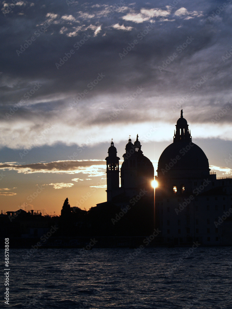 Venezia, tramonto alla Basilica di Santa Maria della Salute