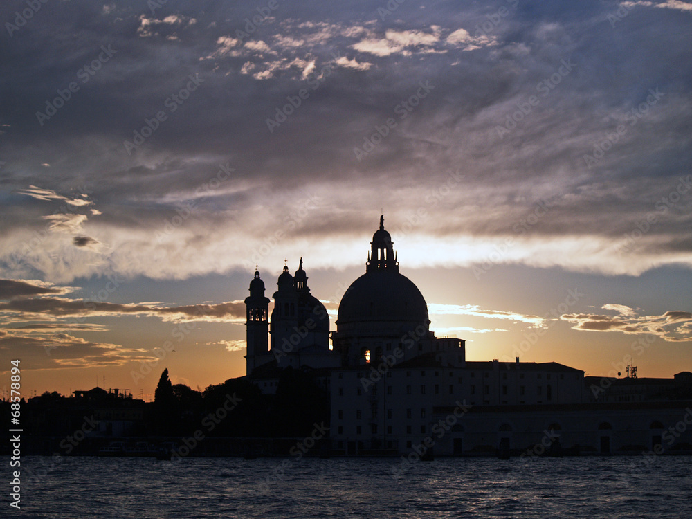 Venezia, tramonto alla Basilica di Santa Maria della Salute