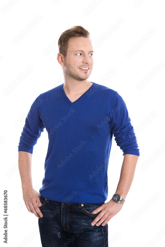 Portrait: junger Mann in blau isoliert blickt lachend zur Seite Portrait: junger Mann in blau isoliert blickt lachend zur Seite