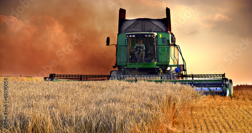 Canvastavla Combine harvester harvesting a field of wheat.
