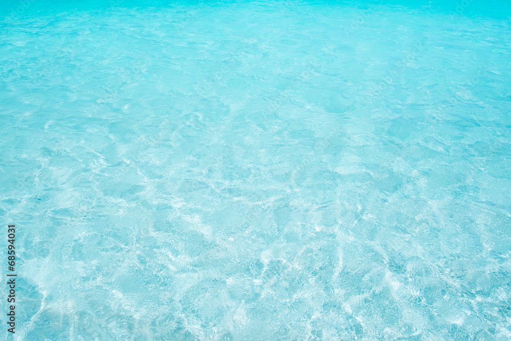 沖縄の海・透明な青