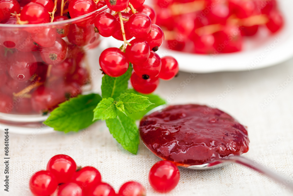 Johannisbeeren mit Marmelade 1 Stock Photo | Adobe Stock