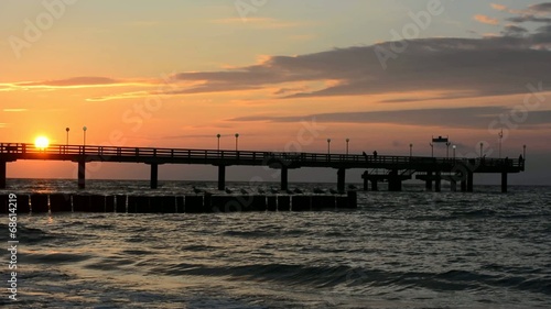 Wallpaper Mural Brücke in das Meer beim Sonnenuntergang Torontodigital.ca