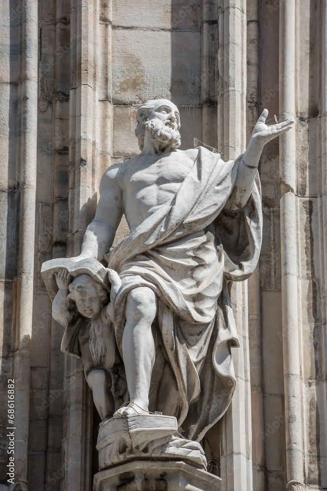 Monuments at facade of the Cathedral of Milano, Duomo di Milano,