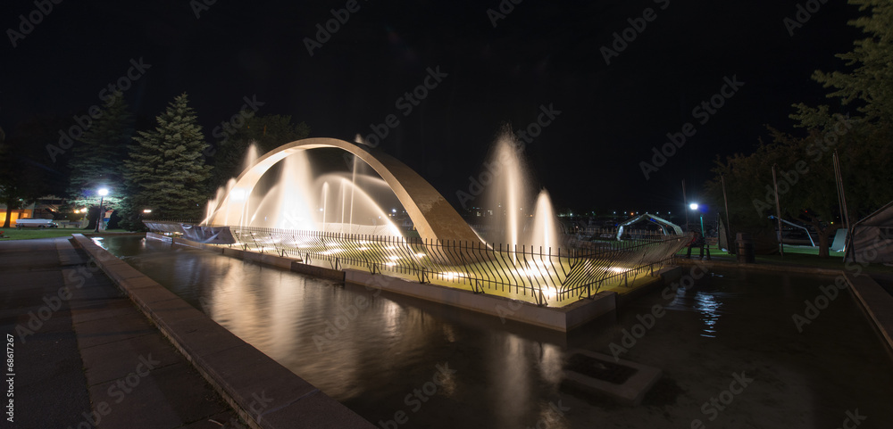 Fototapeta premium Confederation Arch Fountain at Night, Kingston