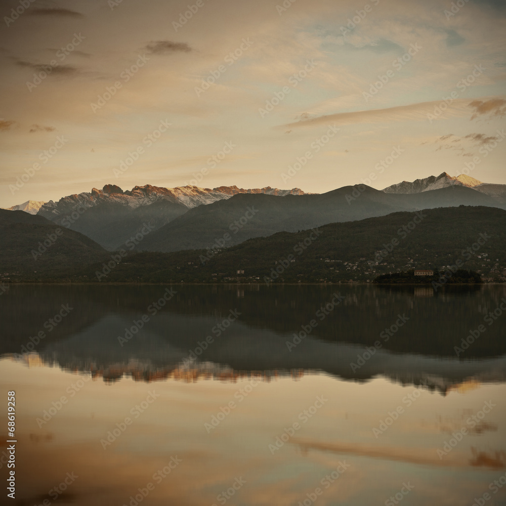 Fototapeta premium Lake Maggiore and Swiss Alps