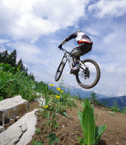 vtt de descente - piste de  saint pierre de chartreuse photo