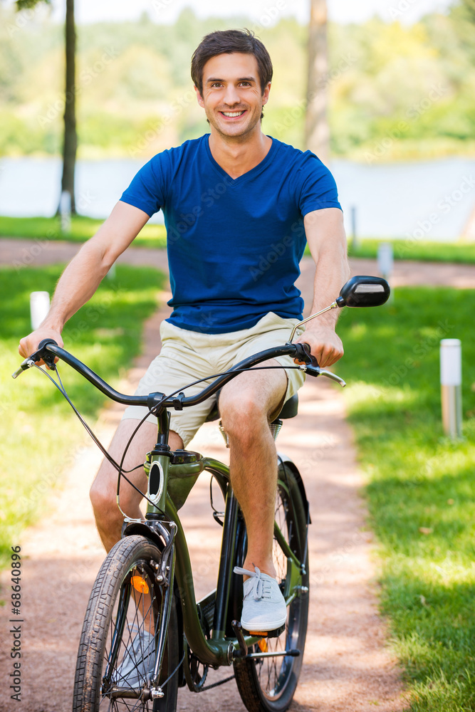 Obraz premium Cycling in park.