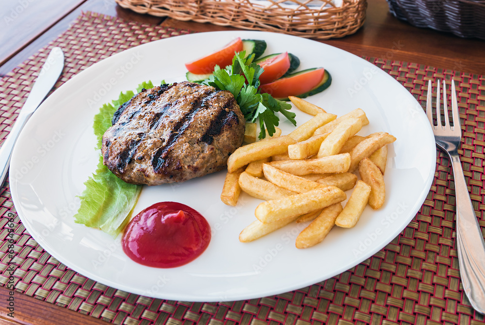 filet of beef grilled with French fries