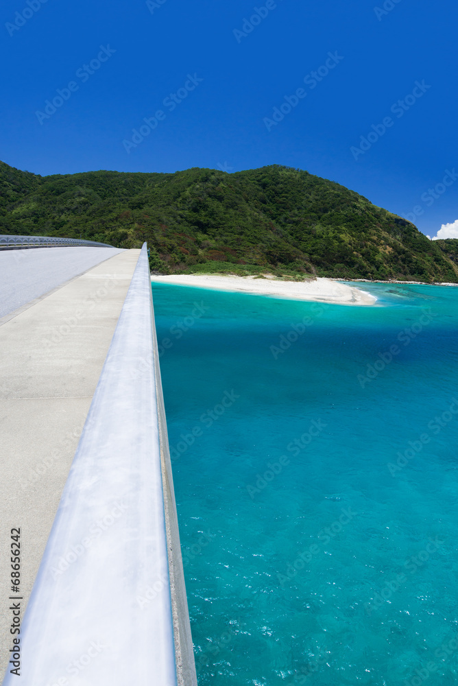 沖縄の海・阿嘉大橋