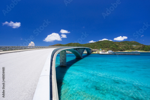 沖縄の海・阿嘉大橋 © yuuta