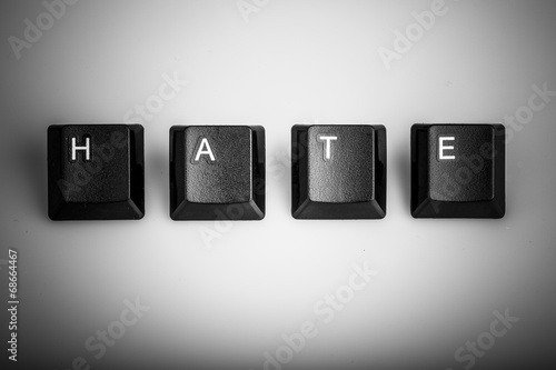 Obraz na płótnie text hate formed with computer keyboard keys on white background w salonie